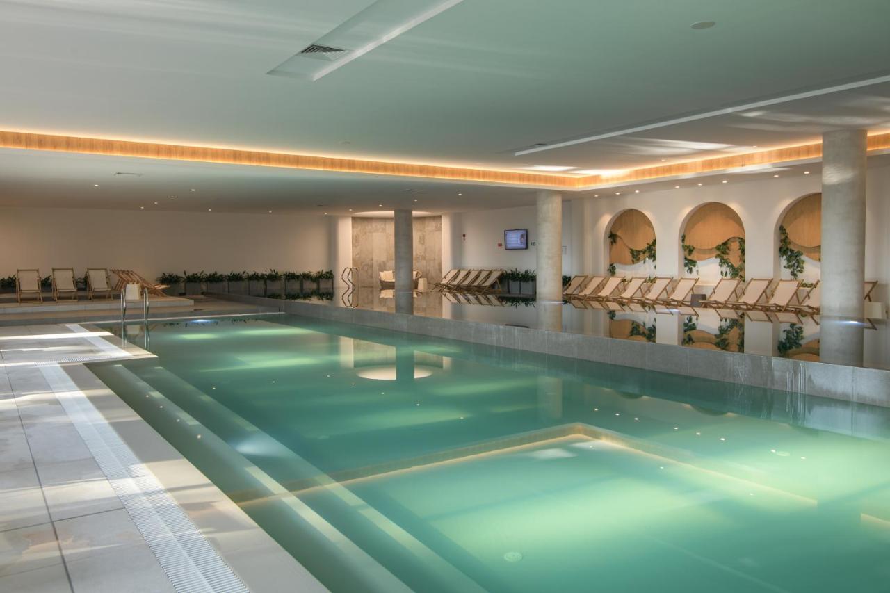 Hotel Ensana Aquahouse Saints Constantine and Helena Exterior foto The pool at the Four Seasons Hotel, London