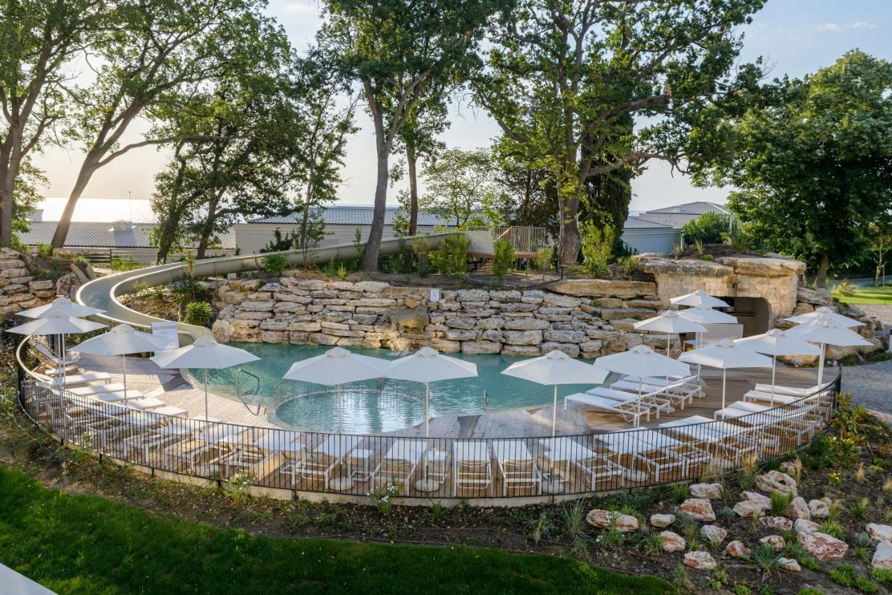 Hotel Ensana Aquahouse Saints Constantine and Helena Exterior foto The outdoor pool at the hotel