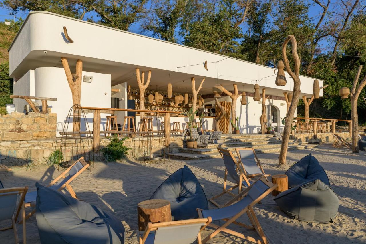 Hotel Ensana Aquahouse Saints Constantine and Helena Exterior foto The restaurant at the beach