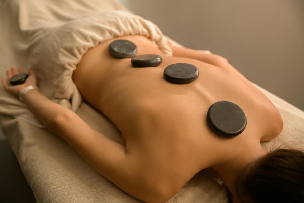 Hotel Ensana Aquahouse Saints Constantine and Helena Exterior foto Hot stone massage
